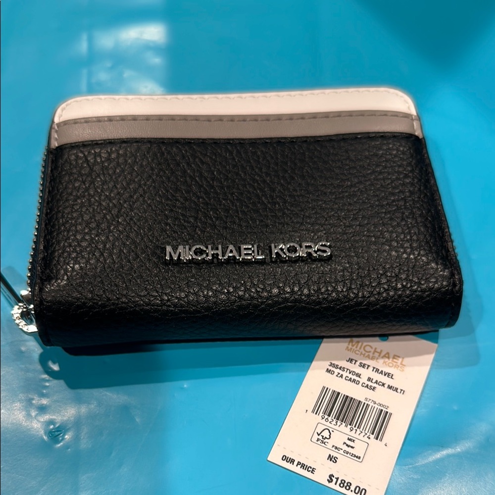Michael Kors Black and White Zip  Card Case marp$188